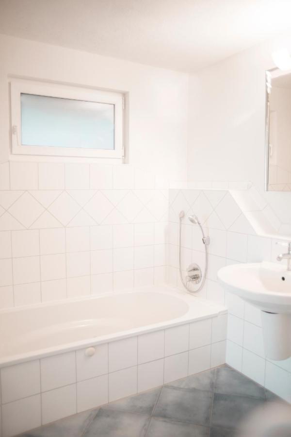 Bed & Breakfast Unter Den Linden Hungen Exterior photo